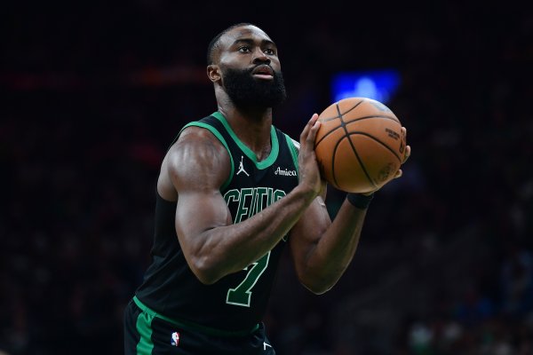 support! Jaylen Brown scored 34 points and 4 assists on 11-of-19 three-pointers in the third quarter and 5-of-8 three-pointers.